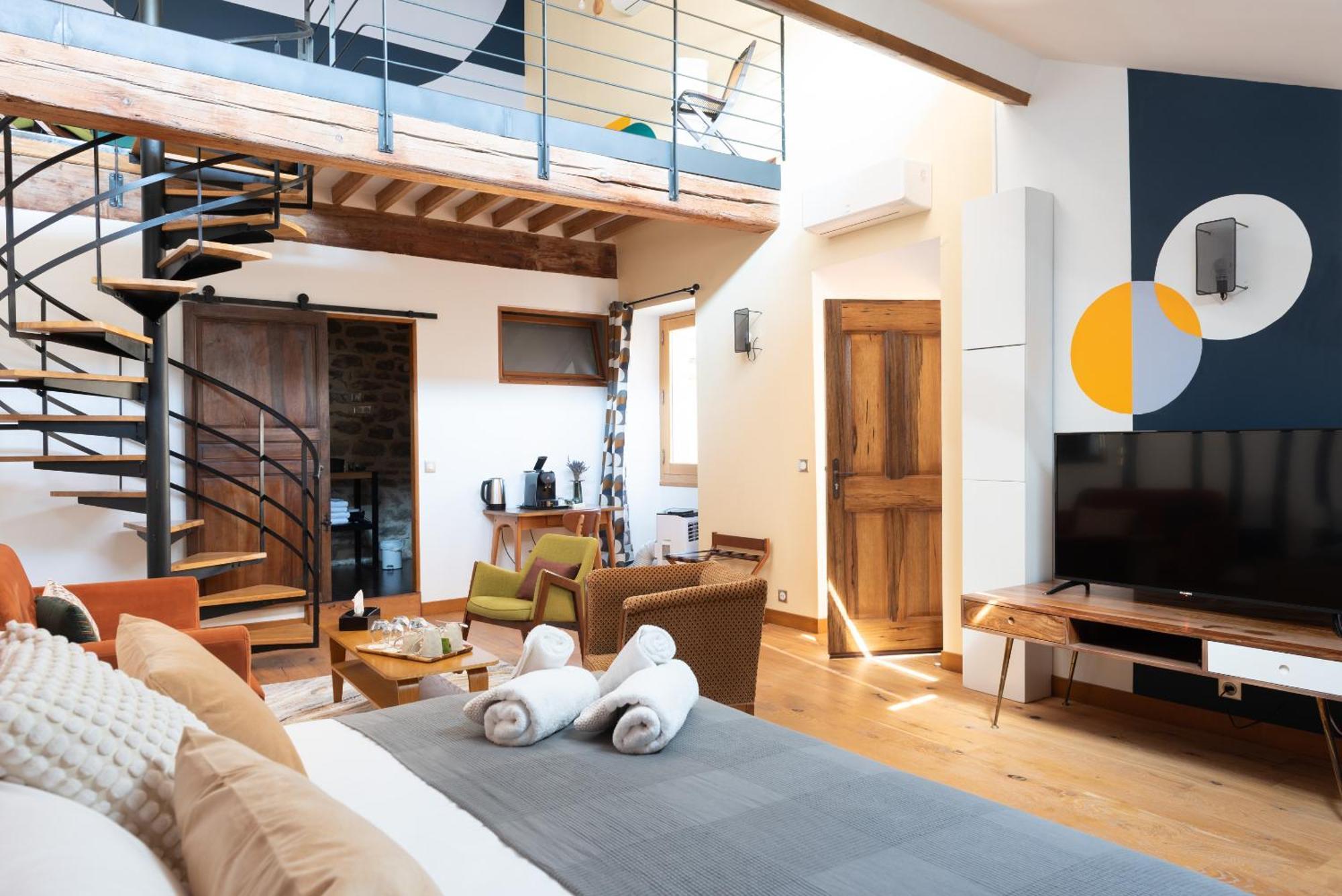 La Maison D'En Bas Des Seigneurs Кюкюрон Екстериор снимка